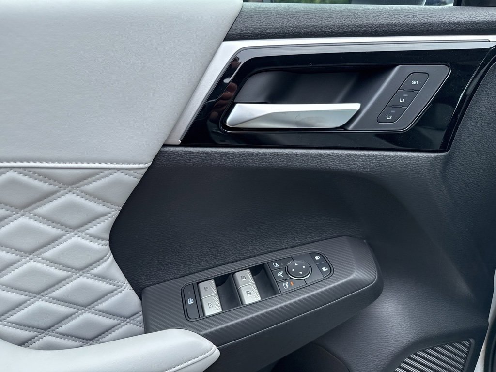 New 2025 Mitsubishi Outlander SEL image 24
