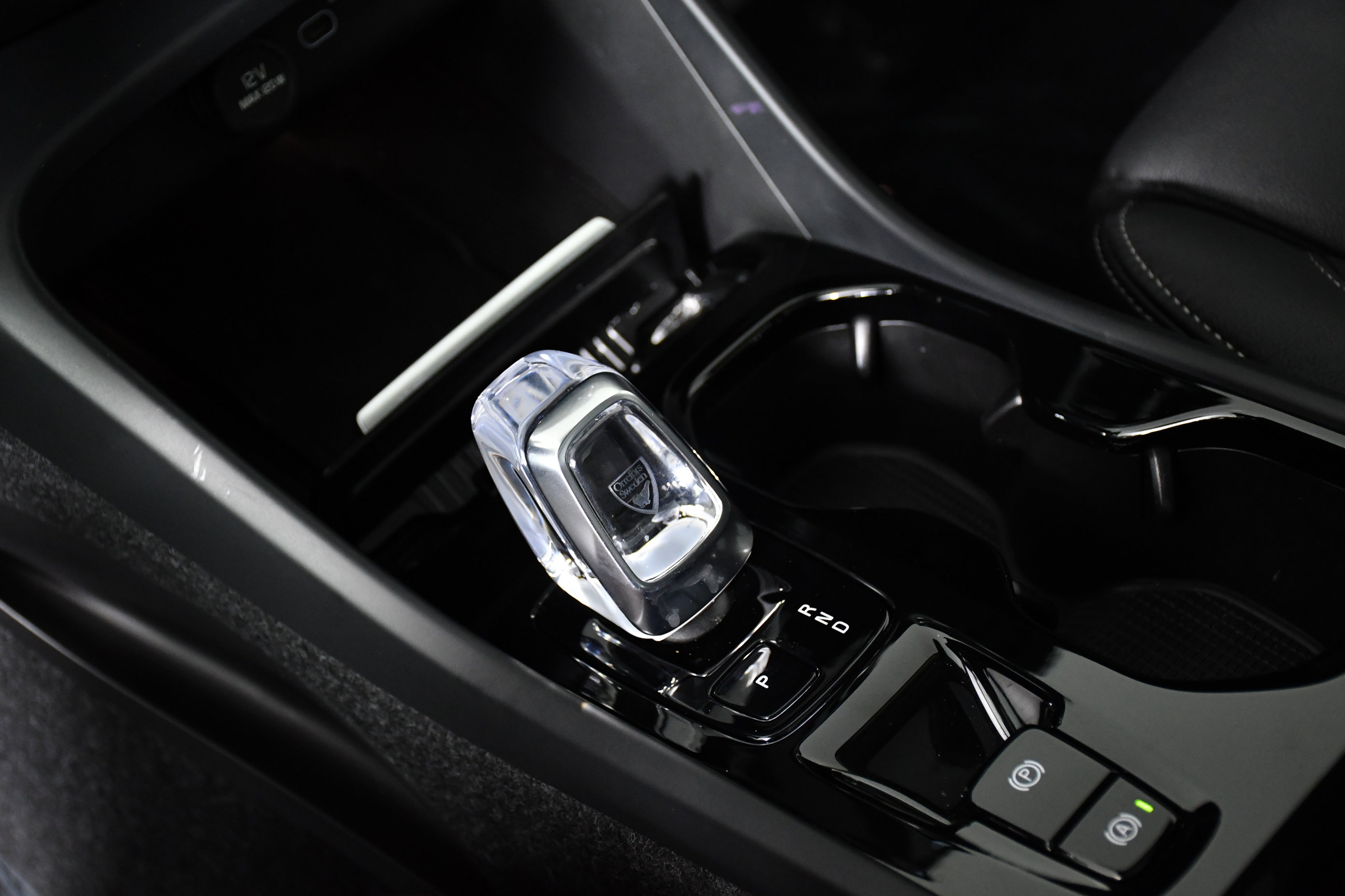 Used 2025 Volvo XC40 B5 Plus image 16