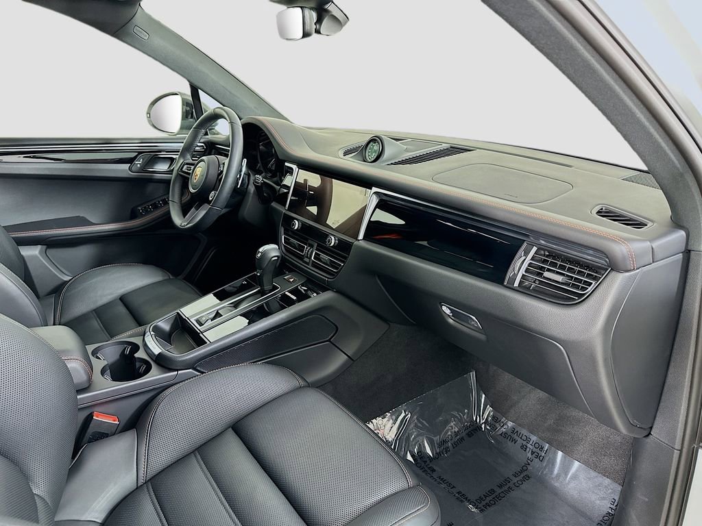 Certified 2026 Porsche Macan Turbo AWD/4WD image 32
