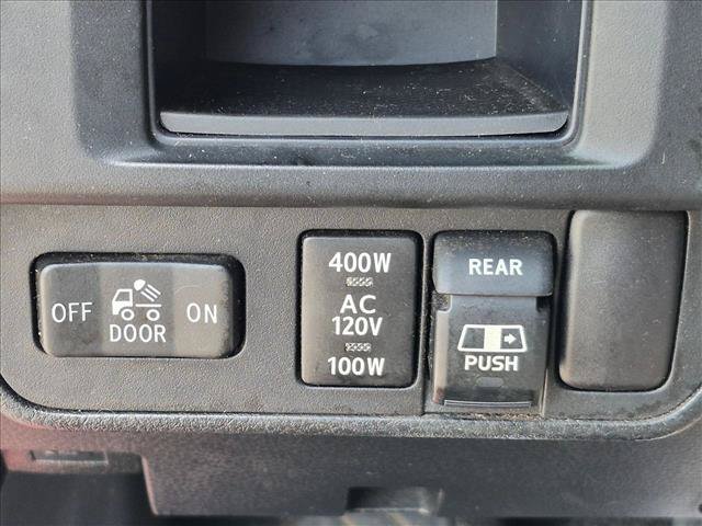 Used 2017 Toyota Tacoma TRD Sport AWD/4WD image 12