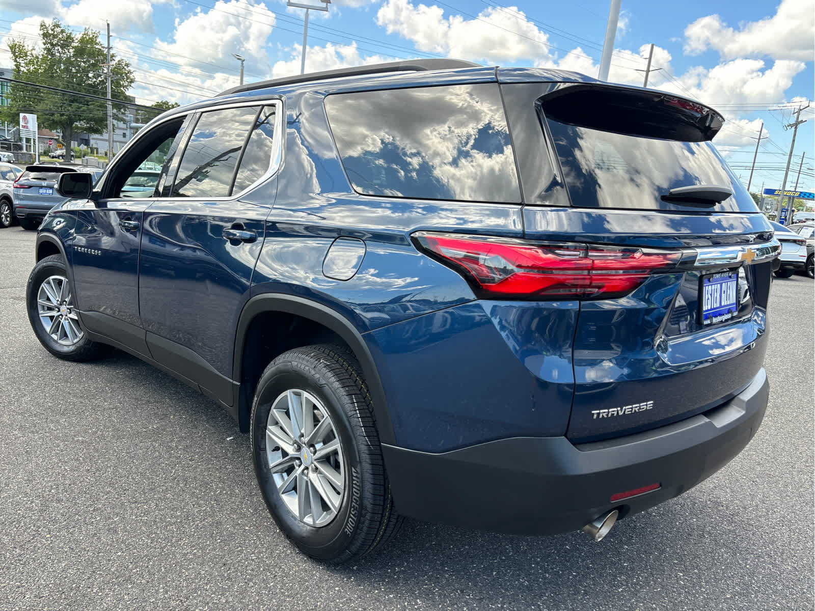 Certified 2023 Chevrolet Traverse LT FWD image 30