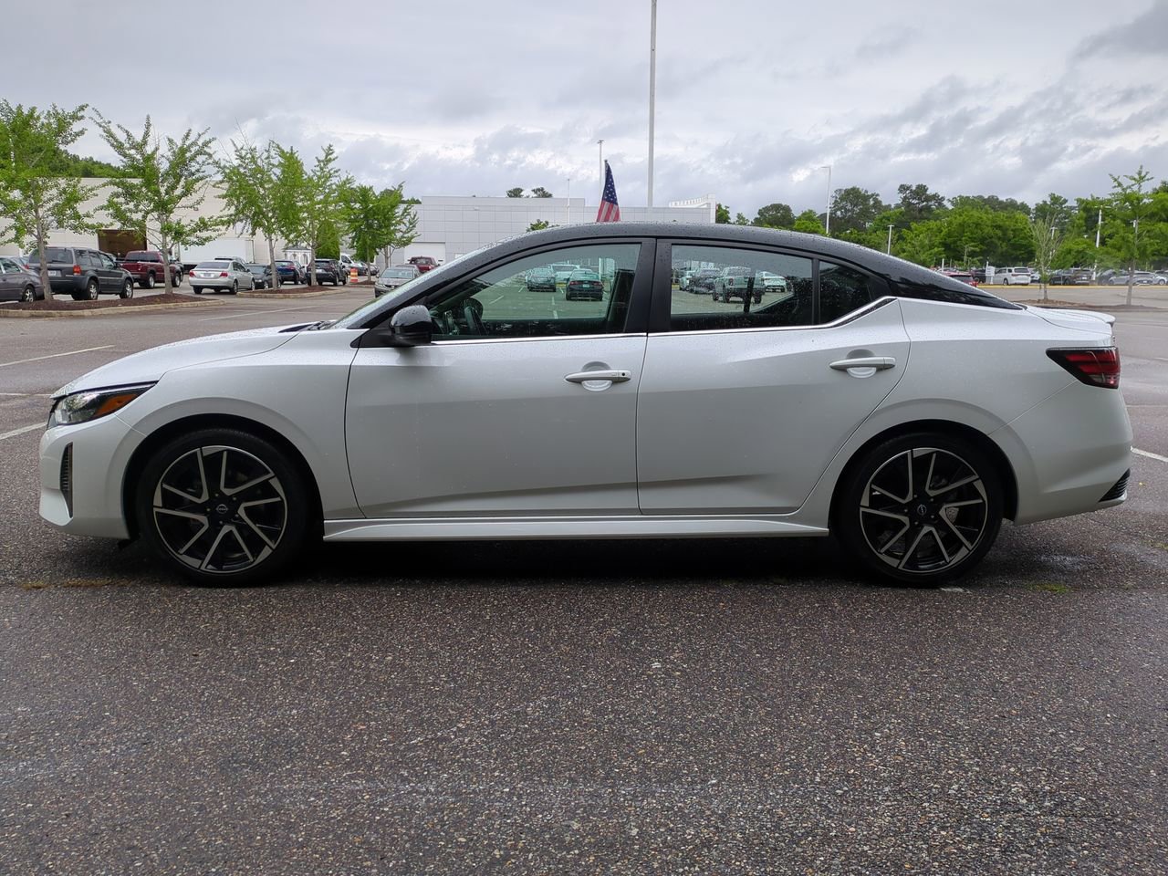 Used 2025 Nissan Sentra SR FWD image 7