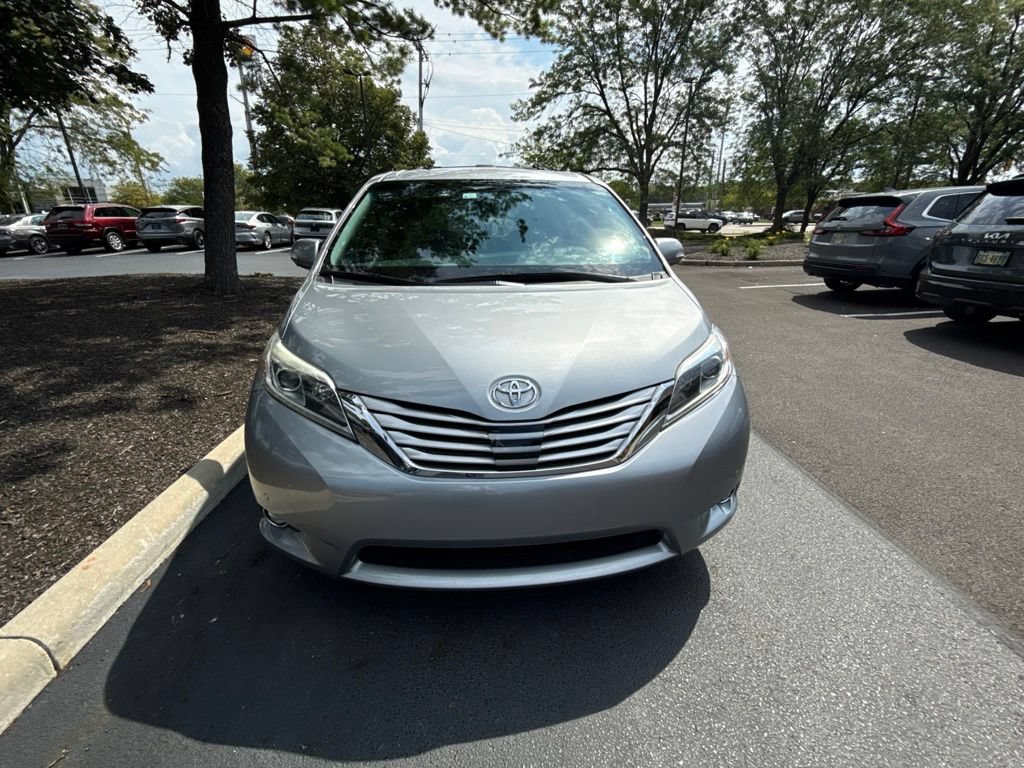 Used 2015 Toyota Sienna Limited Premium w/ Advanced Technology Package FWD image 9