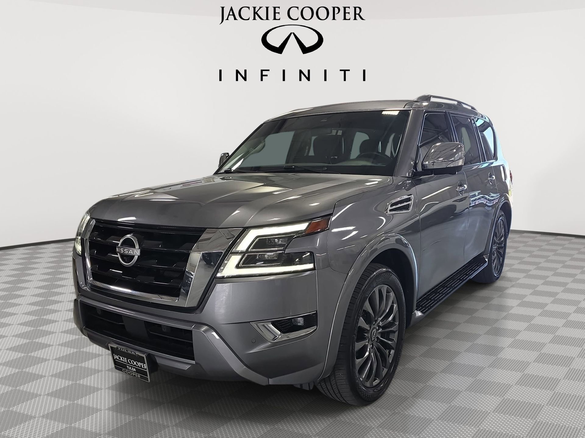 Used 2023 Nissan Armada Platinum w/ Captain's Chairs Package AWD/4WD image 1