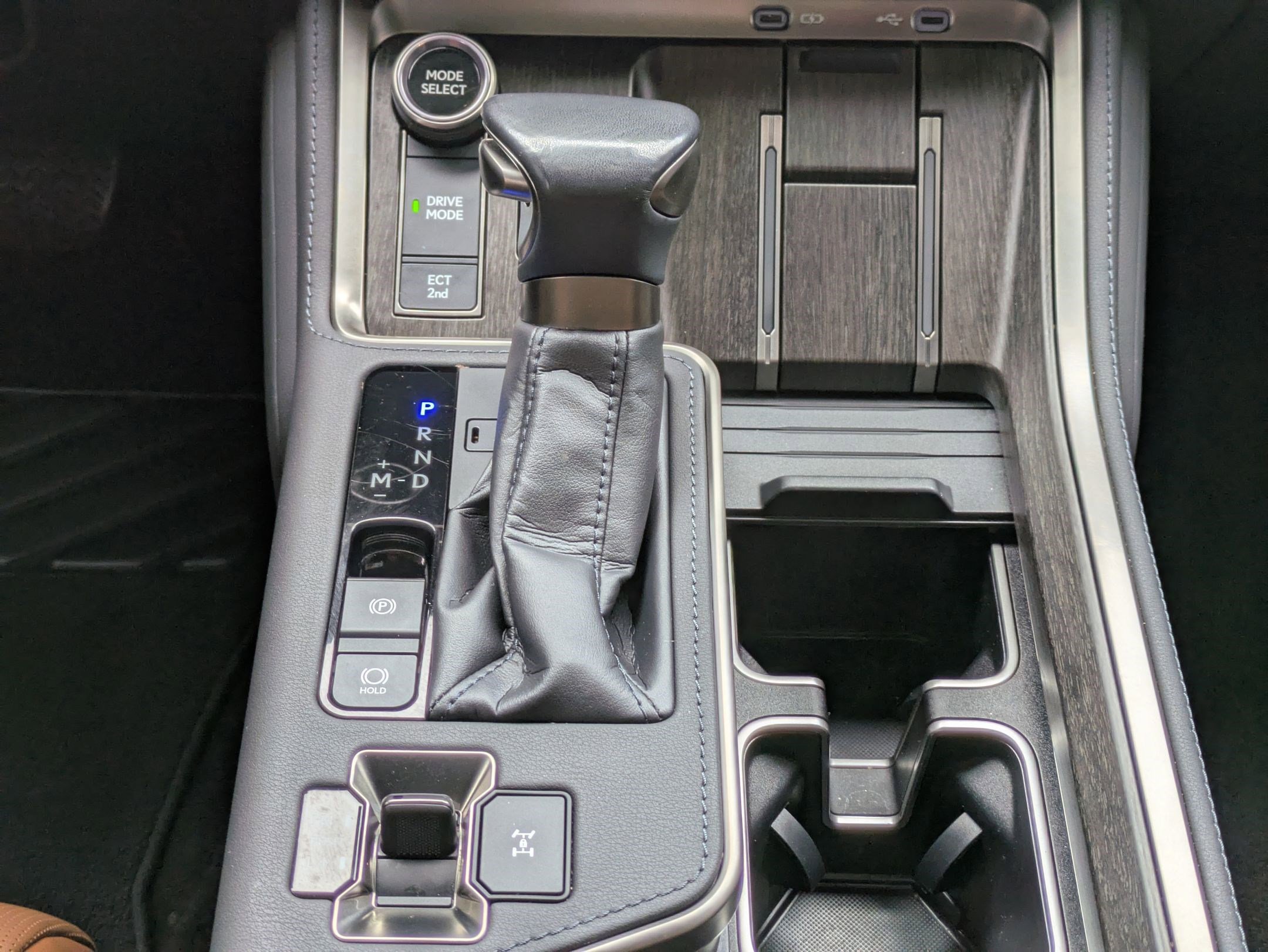 Used 2024 Lexus GX 550 w/ Accessory Package (Z1) image 24