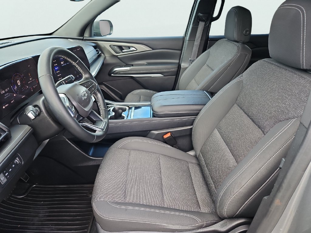 Used 2024 Chevrolet Traverse LS w/ Midnight/Sport Edition AWD/4WD image 31