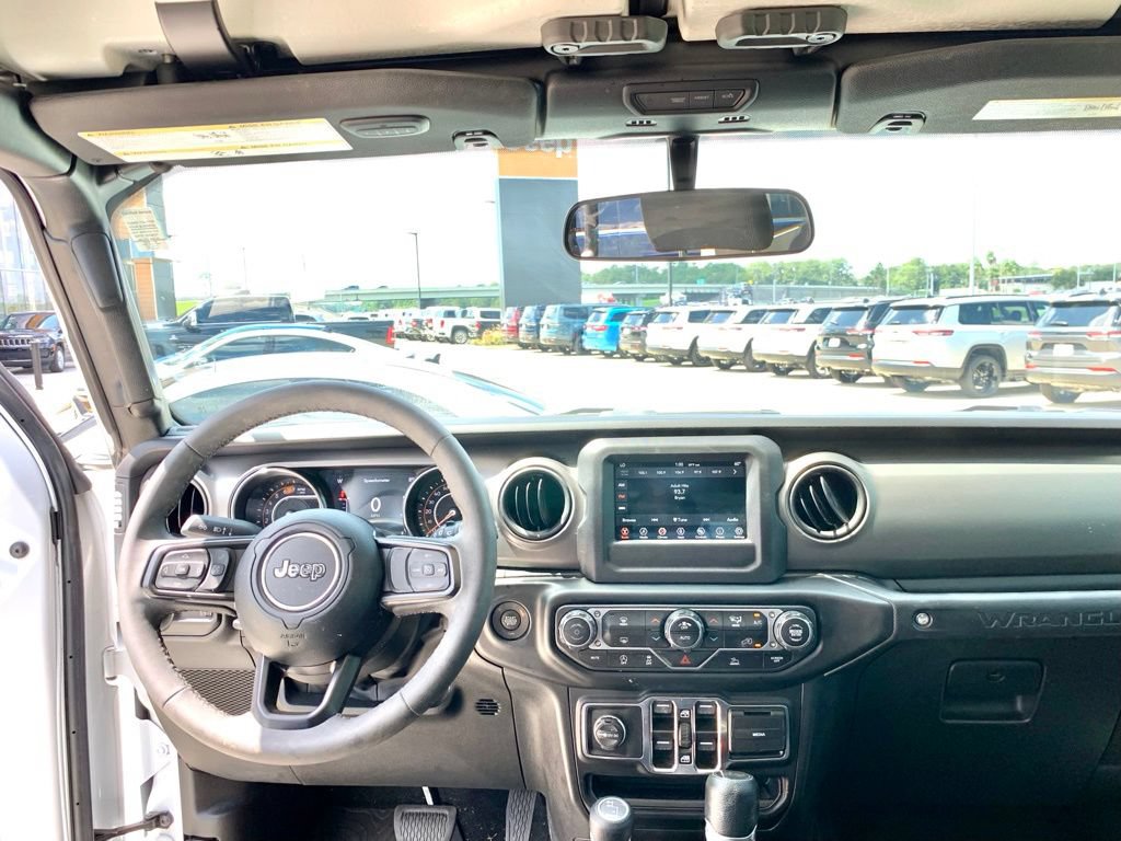 Used 2023 Jeep Wrangler Unlimited Sport AWD/4WD image 17