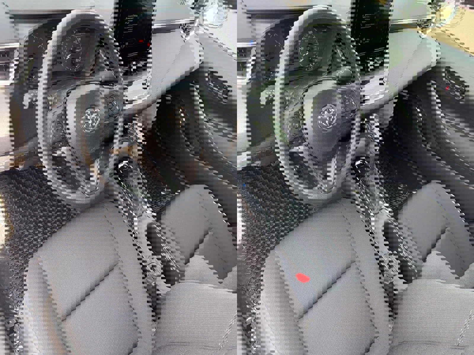 Used 2025 Toyota Corolla LE image 16