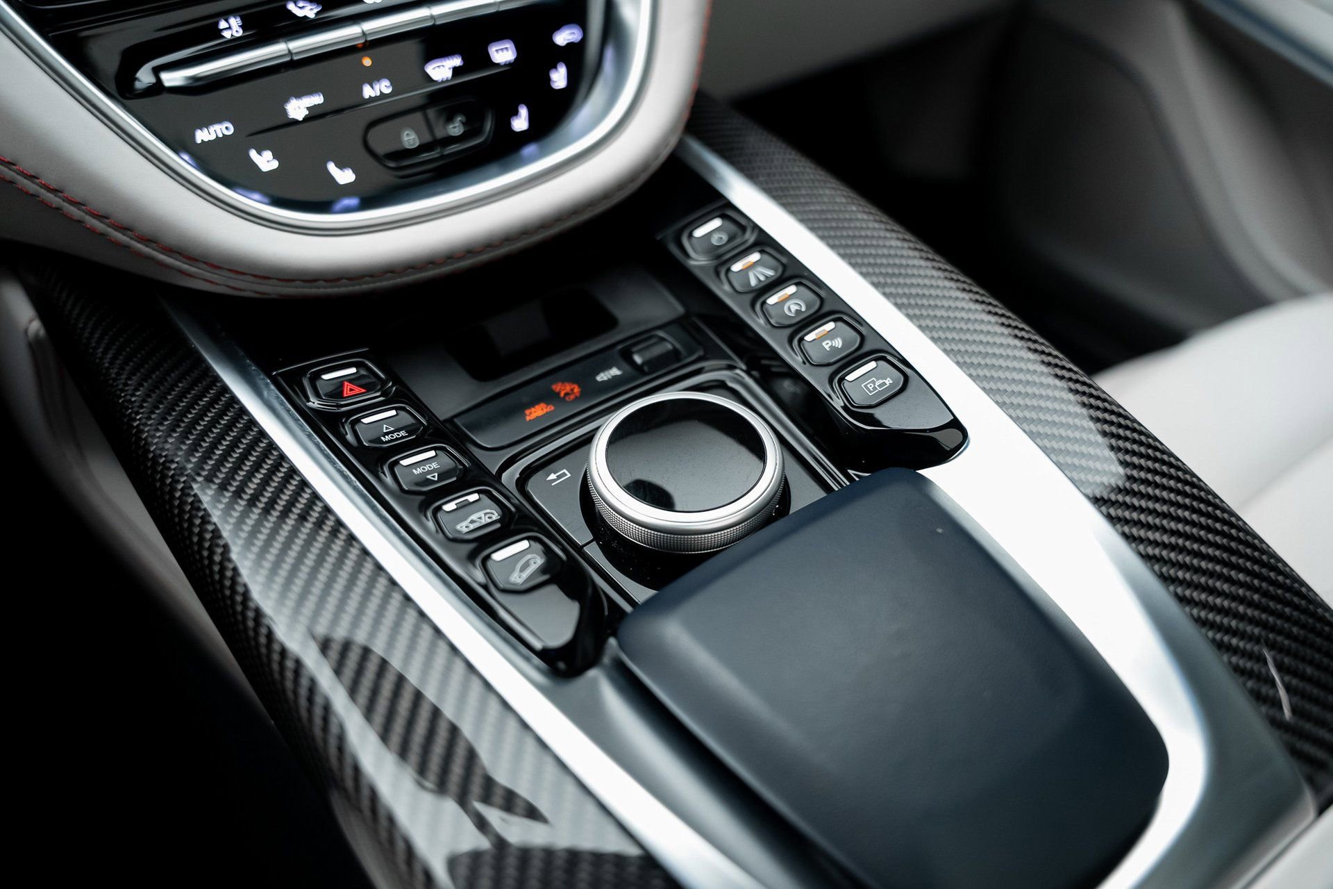 Used 2022 Aston Martin DBX image 50