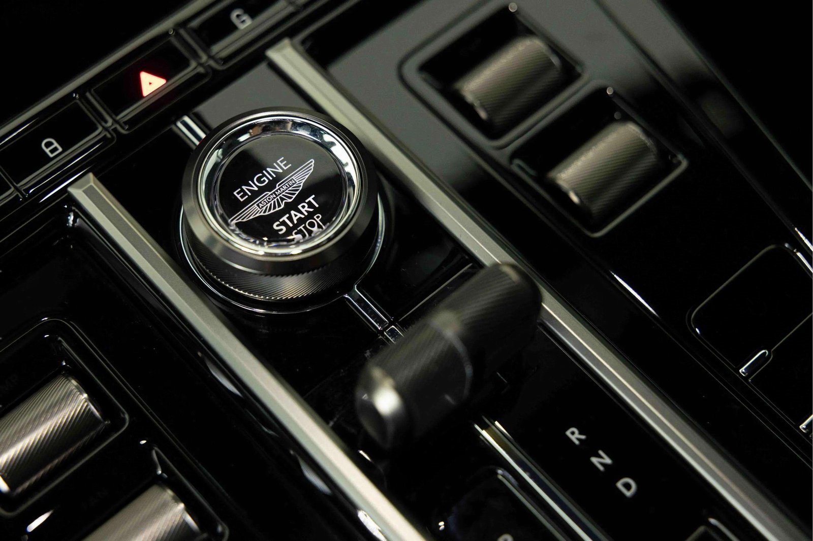 New 2025 Aston Martin V8 Vantage Coupe image 32