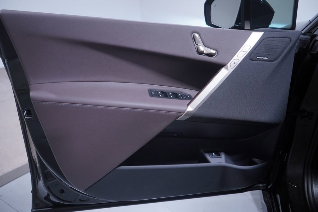 Used 2024 BMW iX xDrive50 image 15