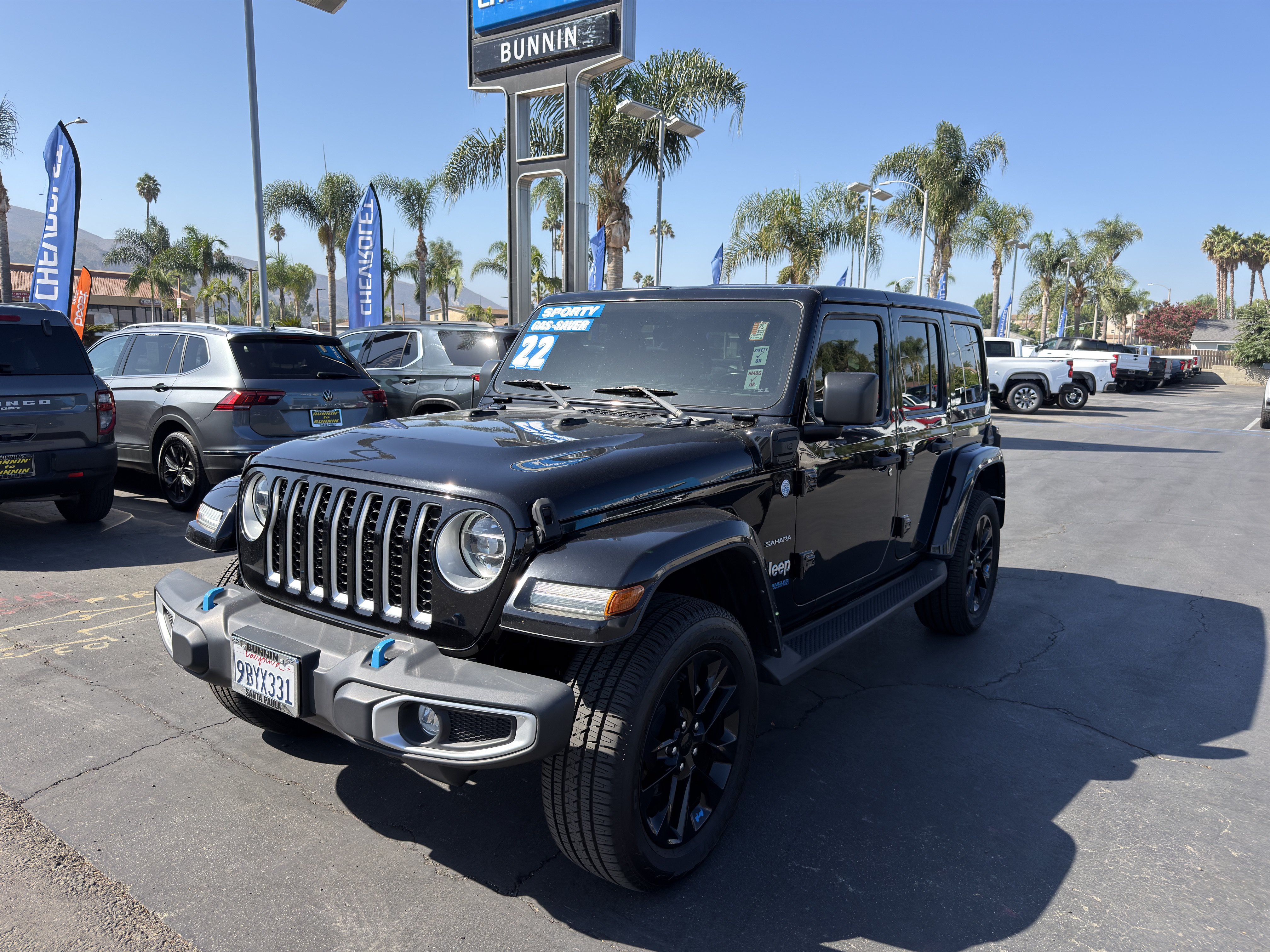 Used 2022 Jeep Wrangler Unlimited Sahara w/ Cold Weather Group AWD/4WD image 4