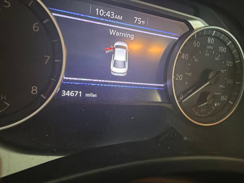Used 2024 Nissan Sentra SR FWD image 4