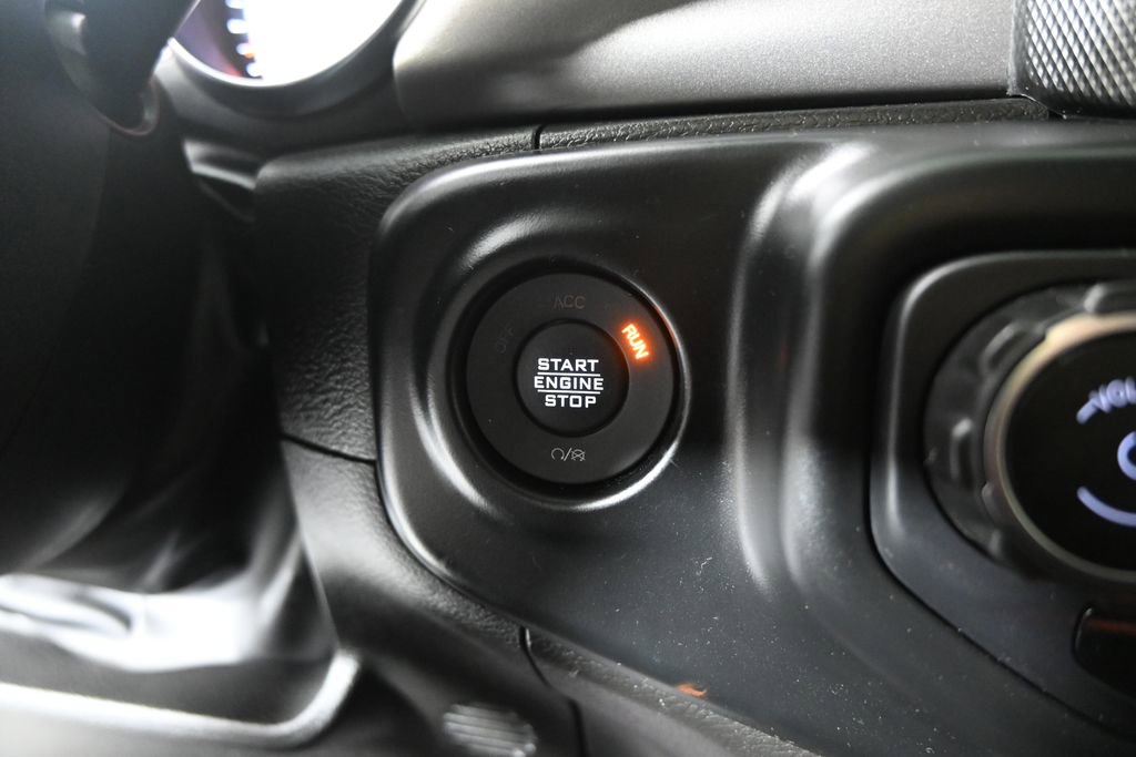 Used 2023 Jeep Gladiator Sport image 32