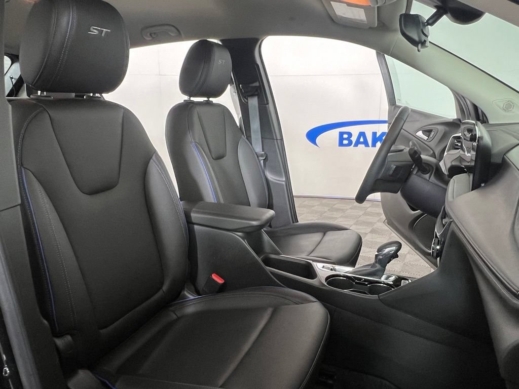 Used 2025 Buick Encore GX Sport Touring w/ Comfort Package AWD/4WD image 12