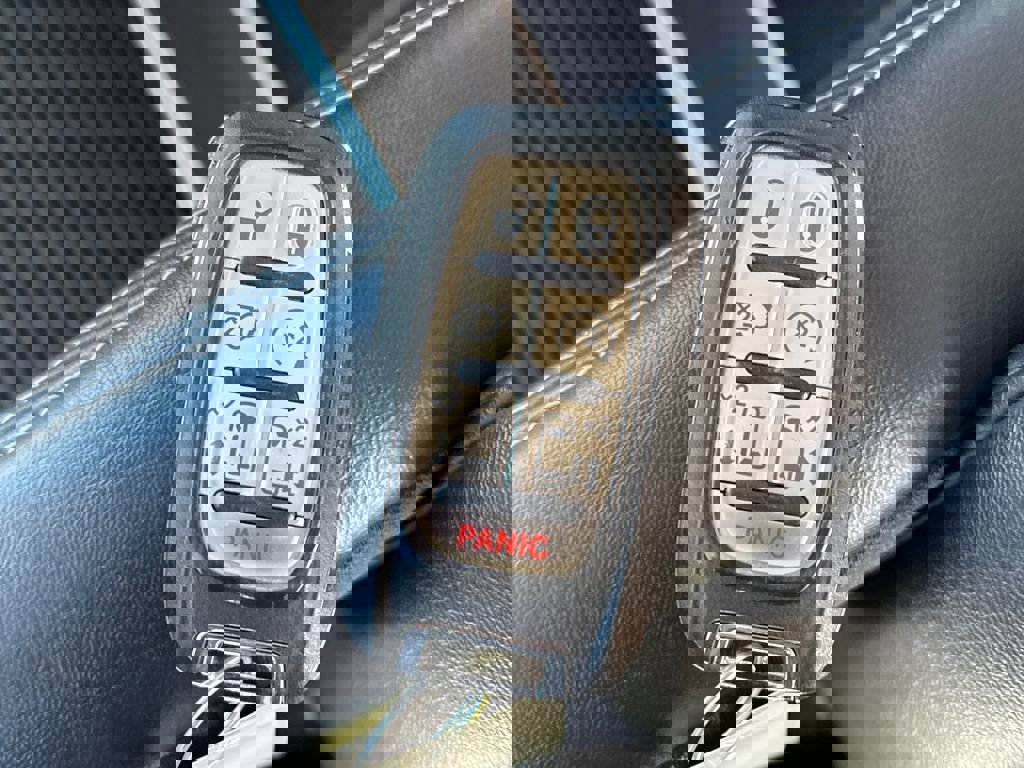 Used 2024 Chrysler Pacifica Touring-L image 35