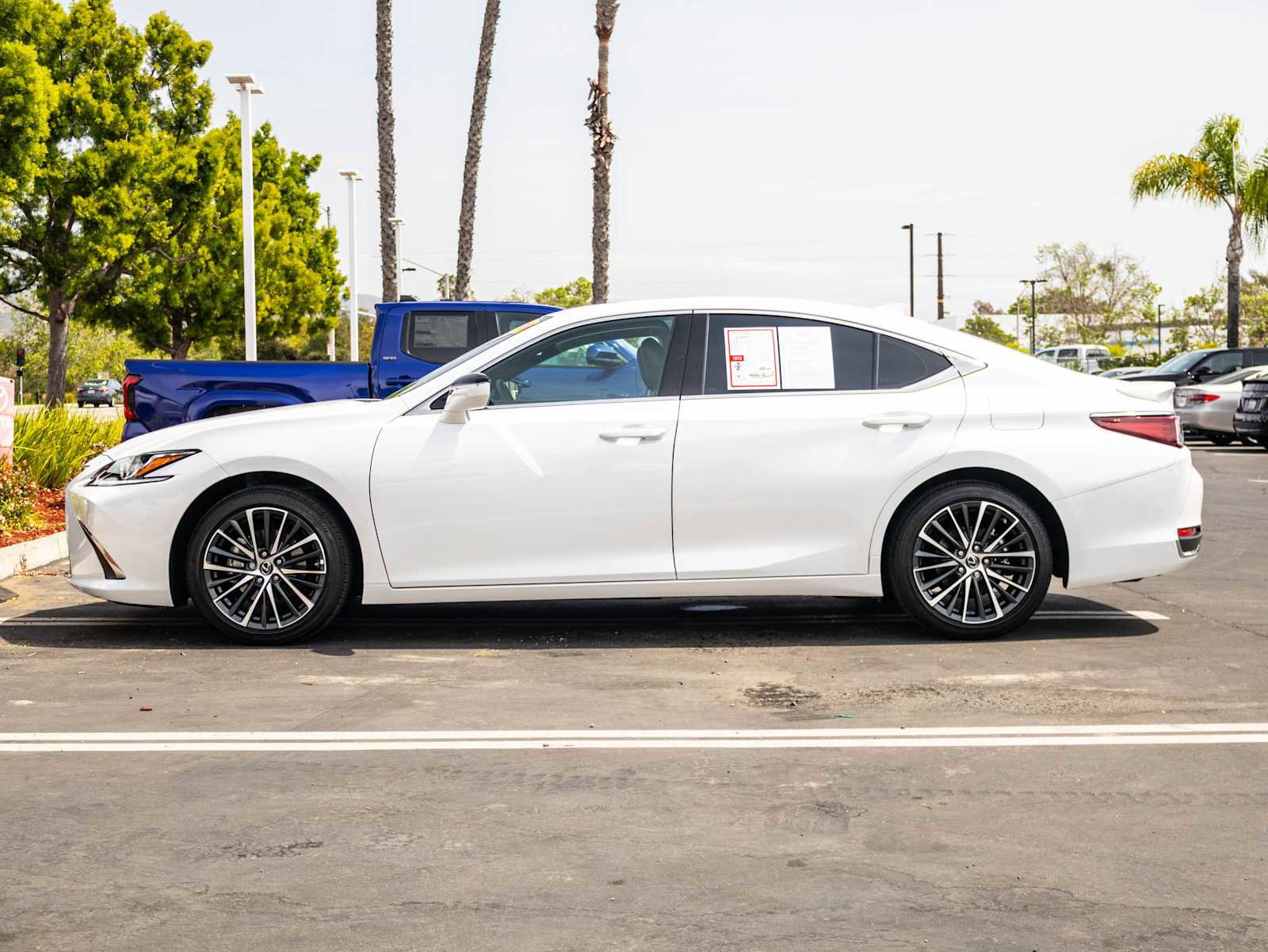 Used 2025 Lexus ES 300h w/ Premium Package image 12