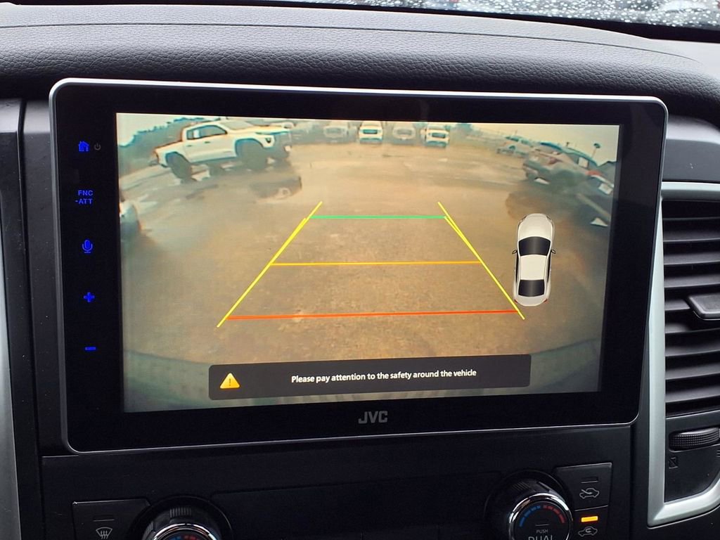 Used 2018 Nissan Titan SV w/ SV Convenience Package RWD image 4