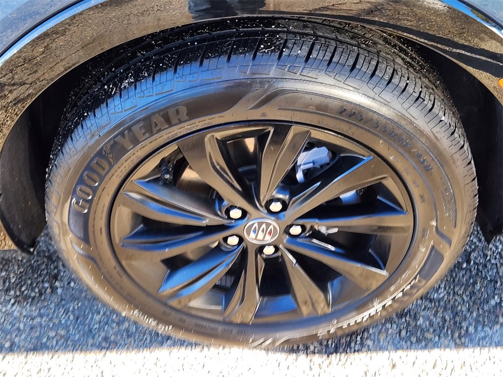 Used 2025 Buick Envista Sport Touring w/ Convenience II Package image 14