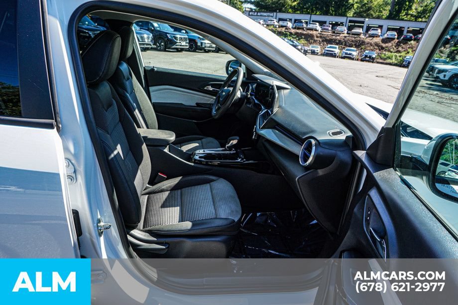 Used 2025 Chevrolet Trax LT FWD image 22