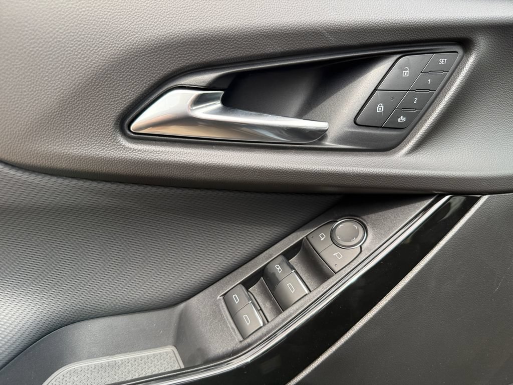 New 2027 Chevrolet Equinox RS w/ Convenience Package III AWD/4WD image 18