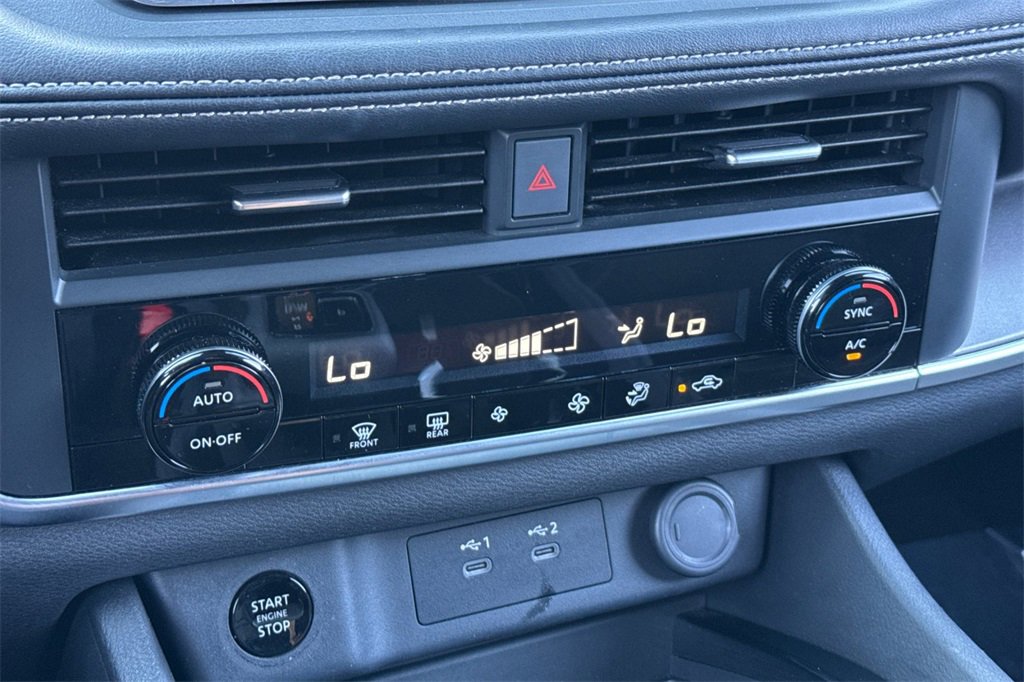 Used 2025 Nissan Rogue SV image 18