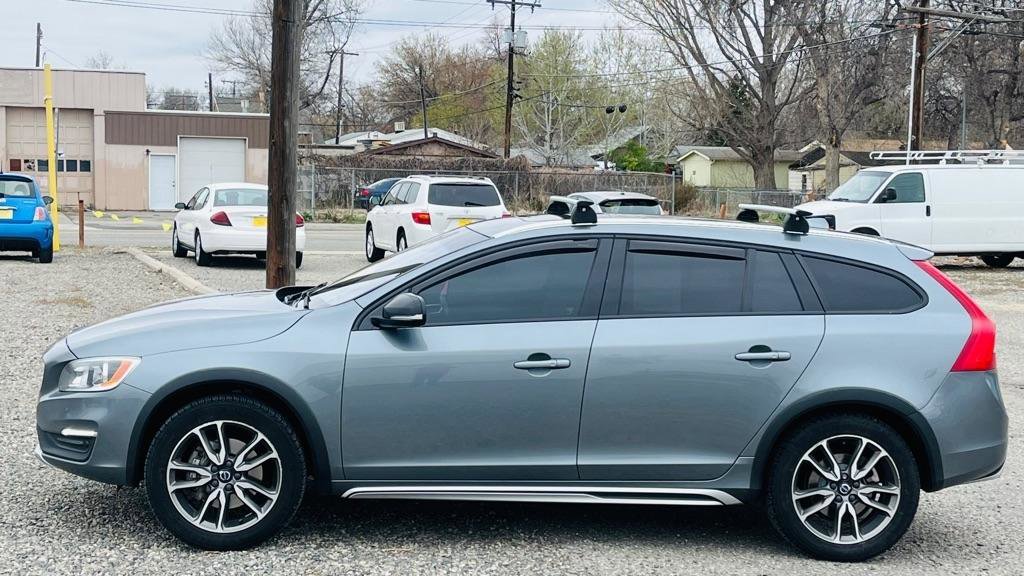 Used 2018 Volvo V60 T5 Cross Country w/ Convenience Package image 2
