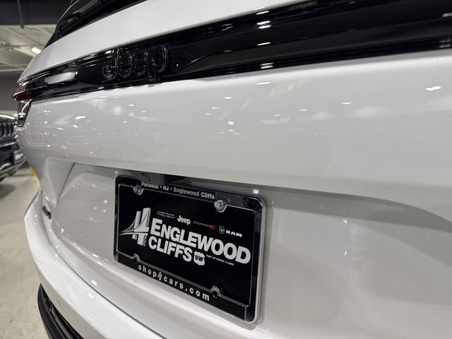 New 2025 Jeep Grand Cherokee Altitude image 7