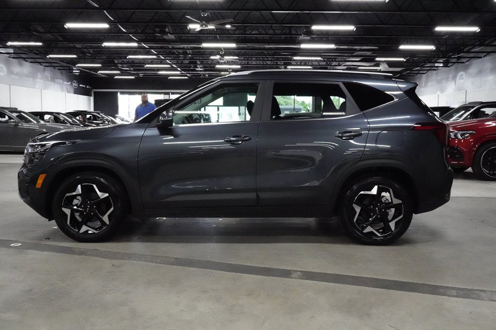 Used 2025 Kia Seltos EX w/ EX Sunroof Package FWD image 2