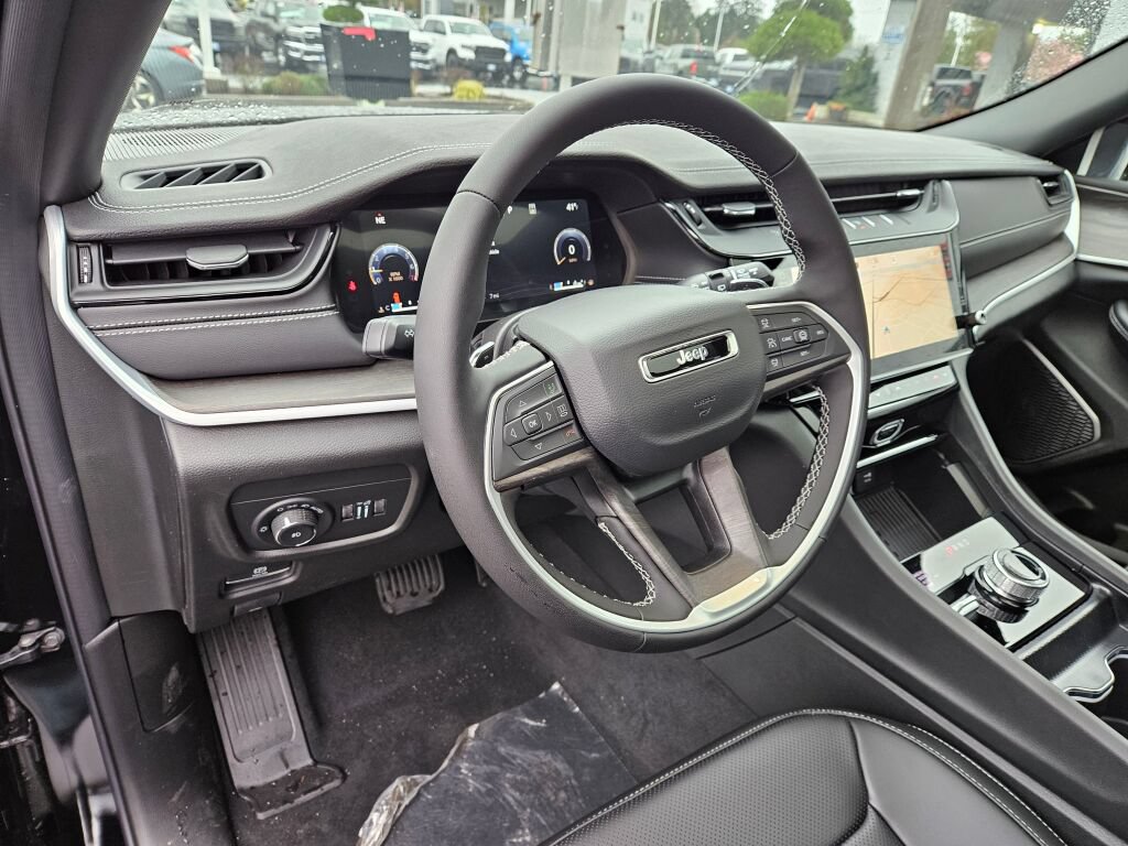 New 2026 Jeep Grand Cherokee Limited w/ Luxury Tech Group II AWD/4WD image 21