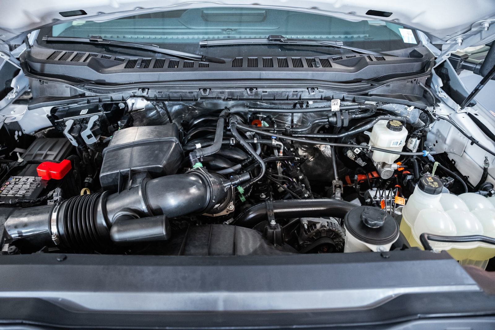 Used 2025 Ford F250 Lariat w/ Black Appearance Package image 25