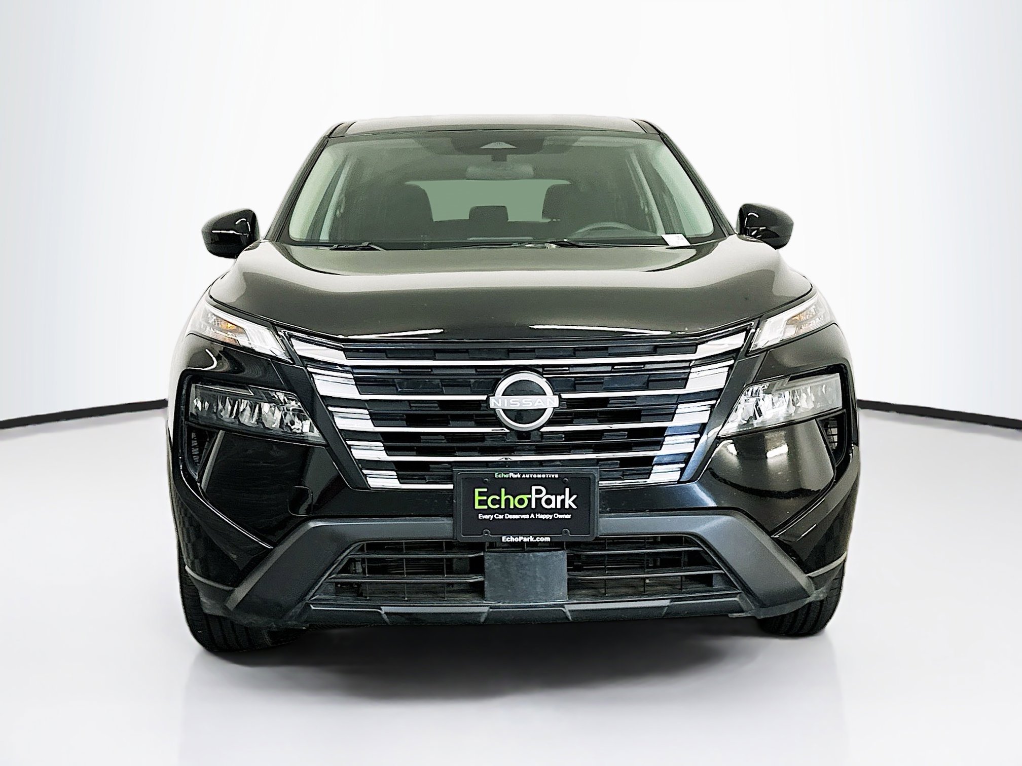 Used 2025 Nissan Rogue SV image 2