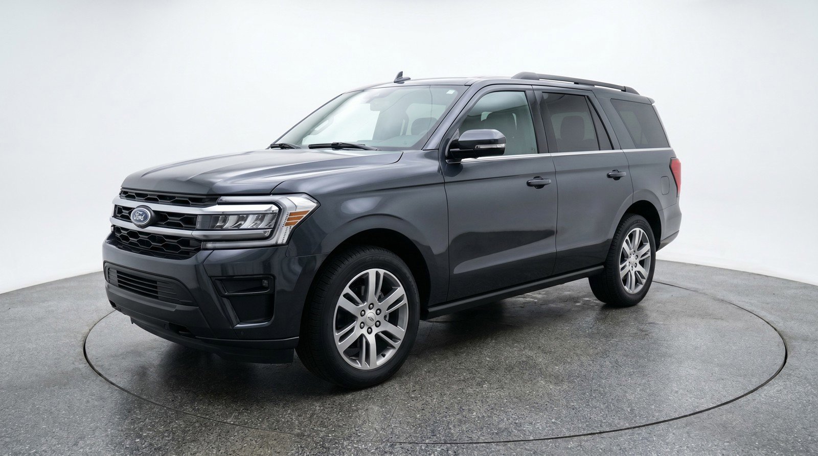 Used 2024 Ford Expedition Limited AWD/4WD image 3