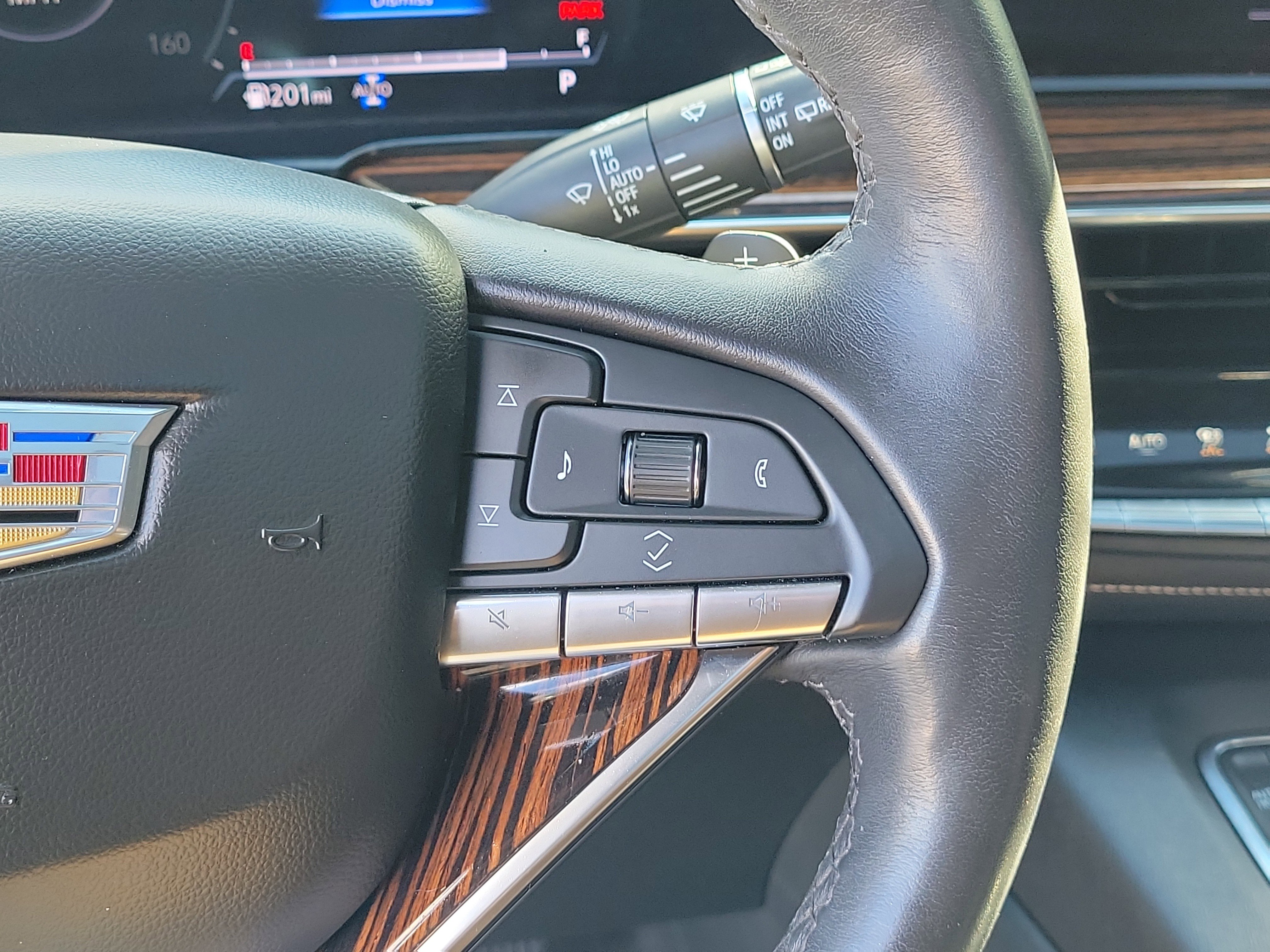 Used 2022 Cadillac Escalade Premium Luxury image 26