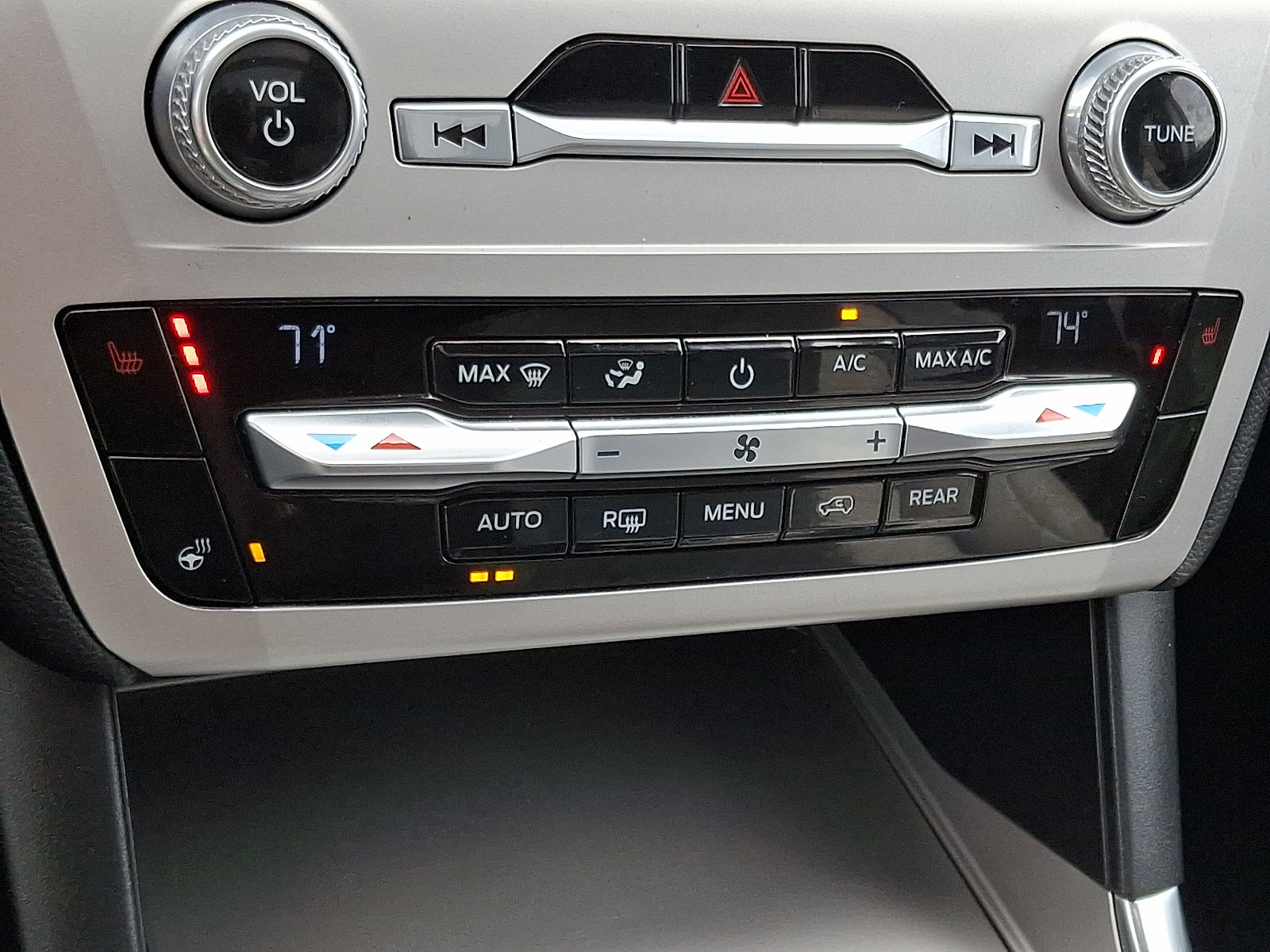 Used 2021 Ford Explorer XLT w/ Equipment Group 202A image 16