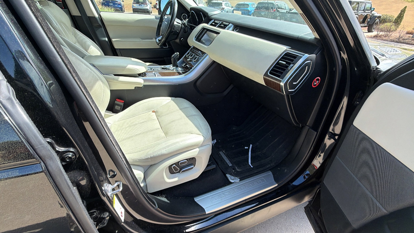 Used 2015 Land Rover Range Rover Sport HSE image 19