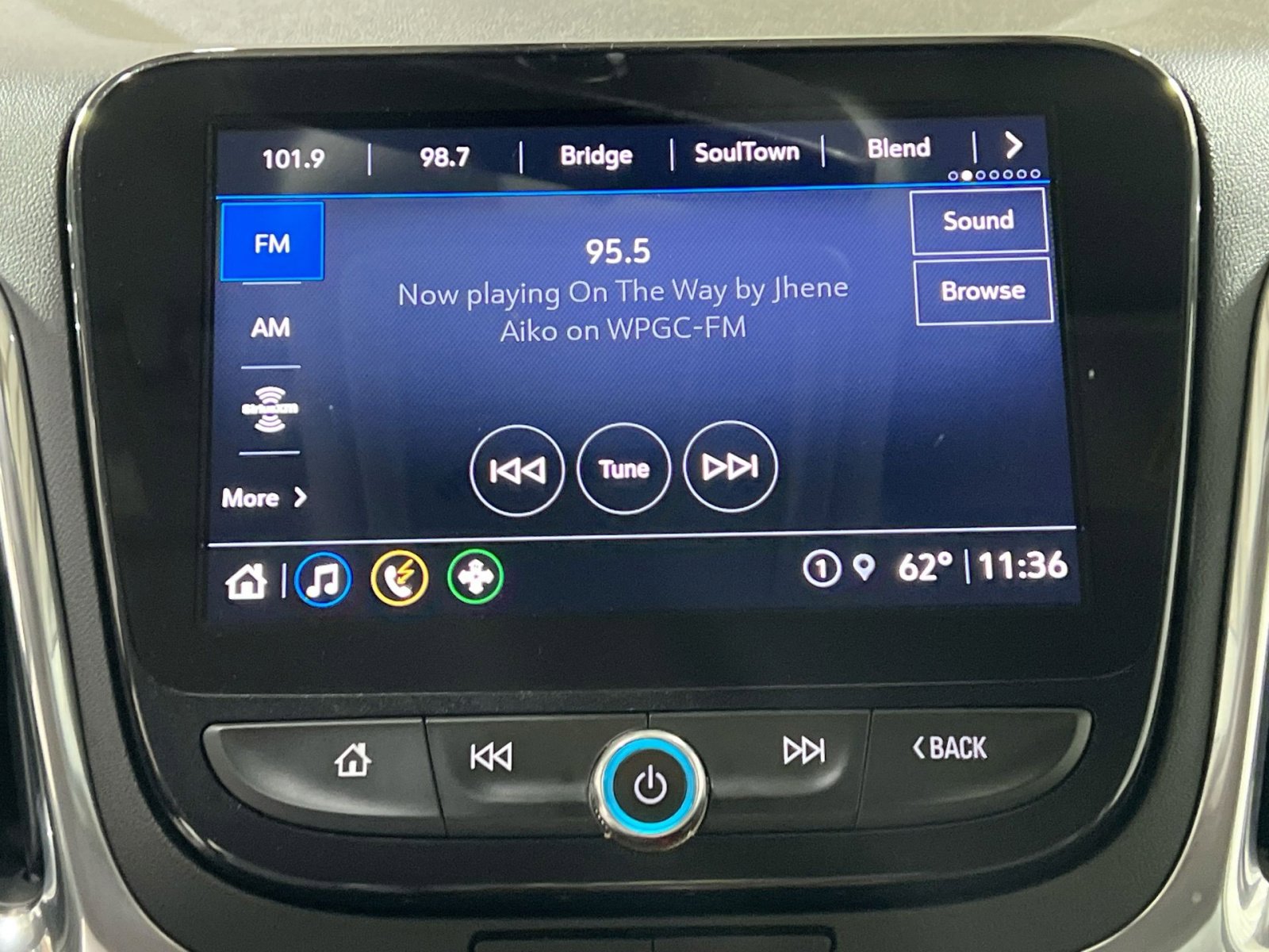 Used 2022 Chevrolet Equinox Premier image 18