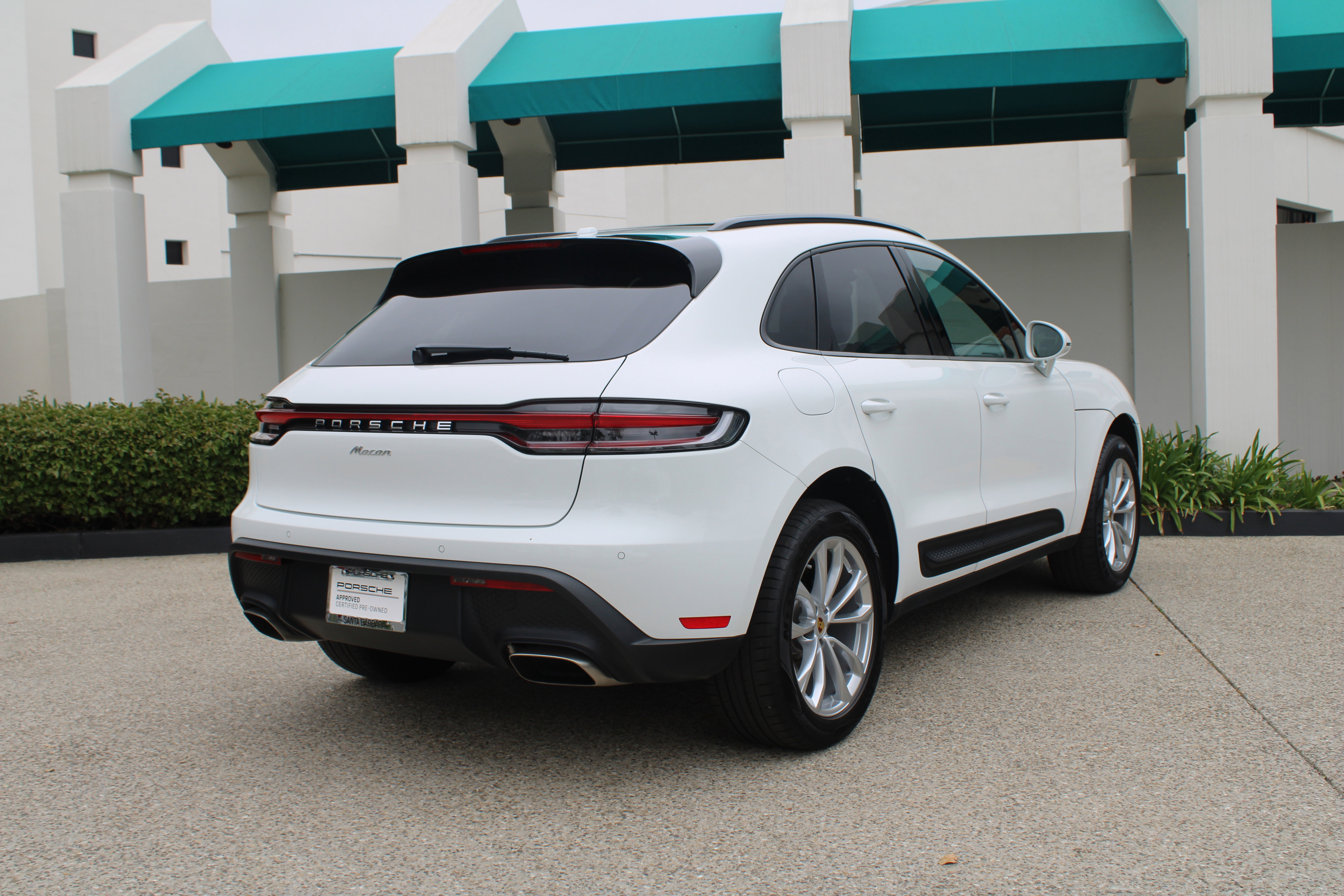 Certified 2026 Porsche Macan Turbo AWD/4WD image 7