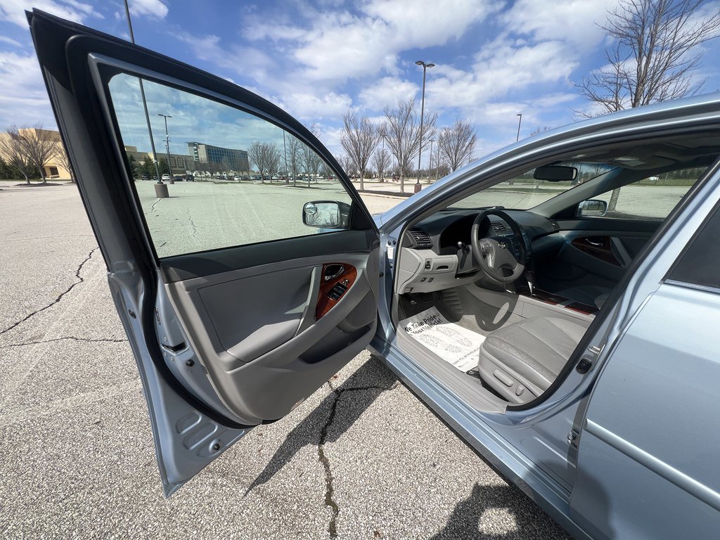 Used 2010 Toyota Camry Hybrid image 16