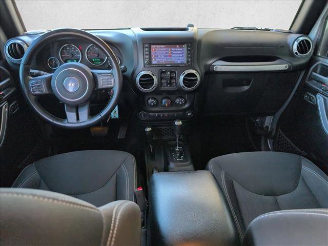 Used 2015 Jeep Wrangler Unlimited Rubicon w/ Connectivity Group AWD/4WD image 18