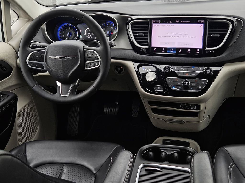 Used 2023 Chrysler Pacifica Touring-L FWD image 20