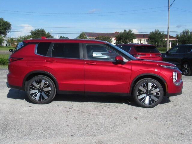 New 2025 Mitsubishi Outlander SE image 2