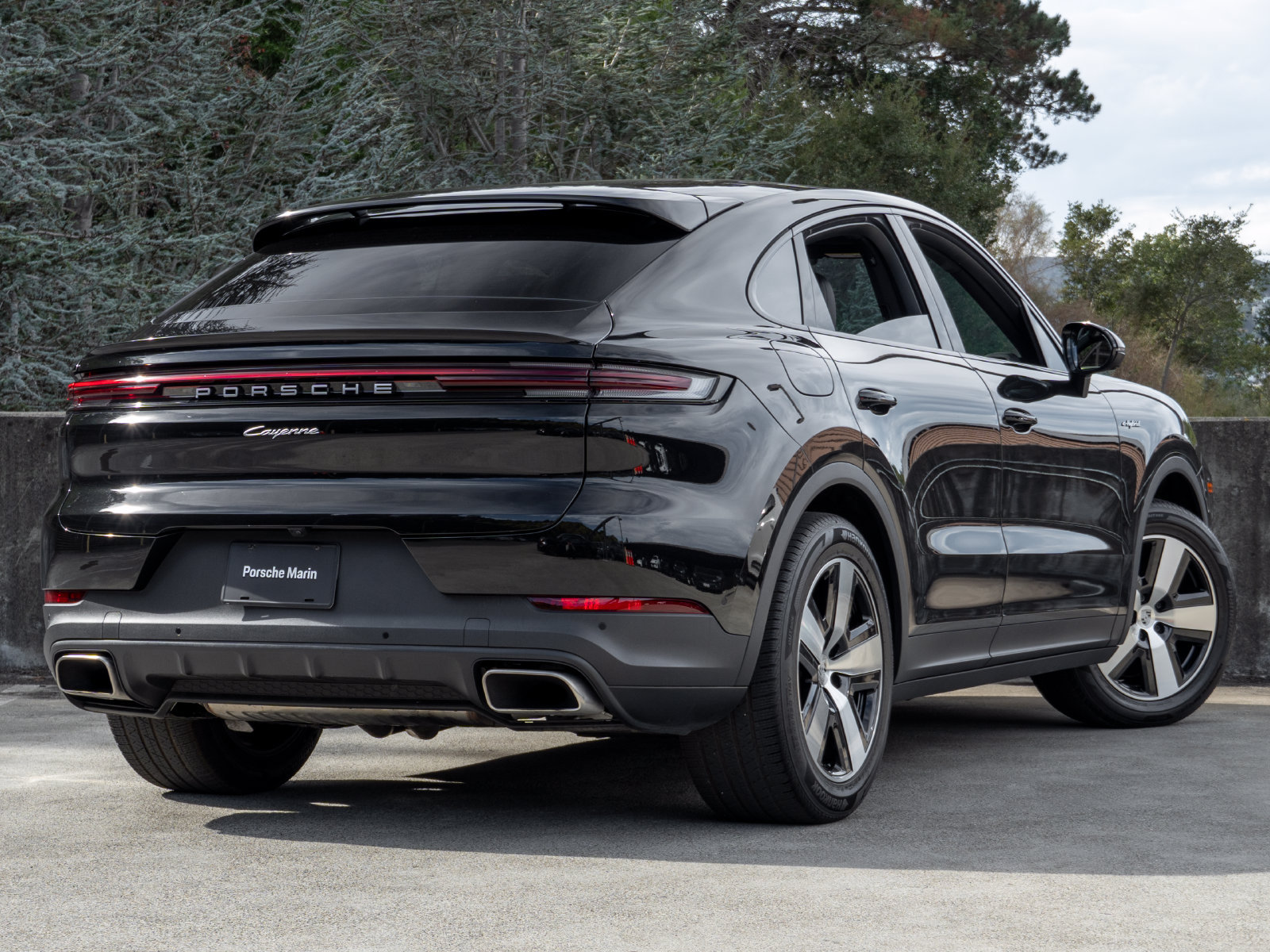 Certified 2025 Porsche Cayenne E-Hybrid Coupe w/ Premium Package Plus AWD/4WD image 11