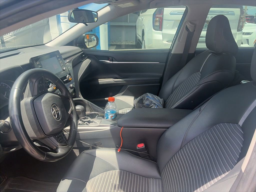 Used 2021 Toyota Camry SE FWD image 2