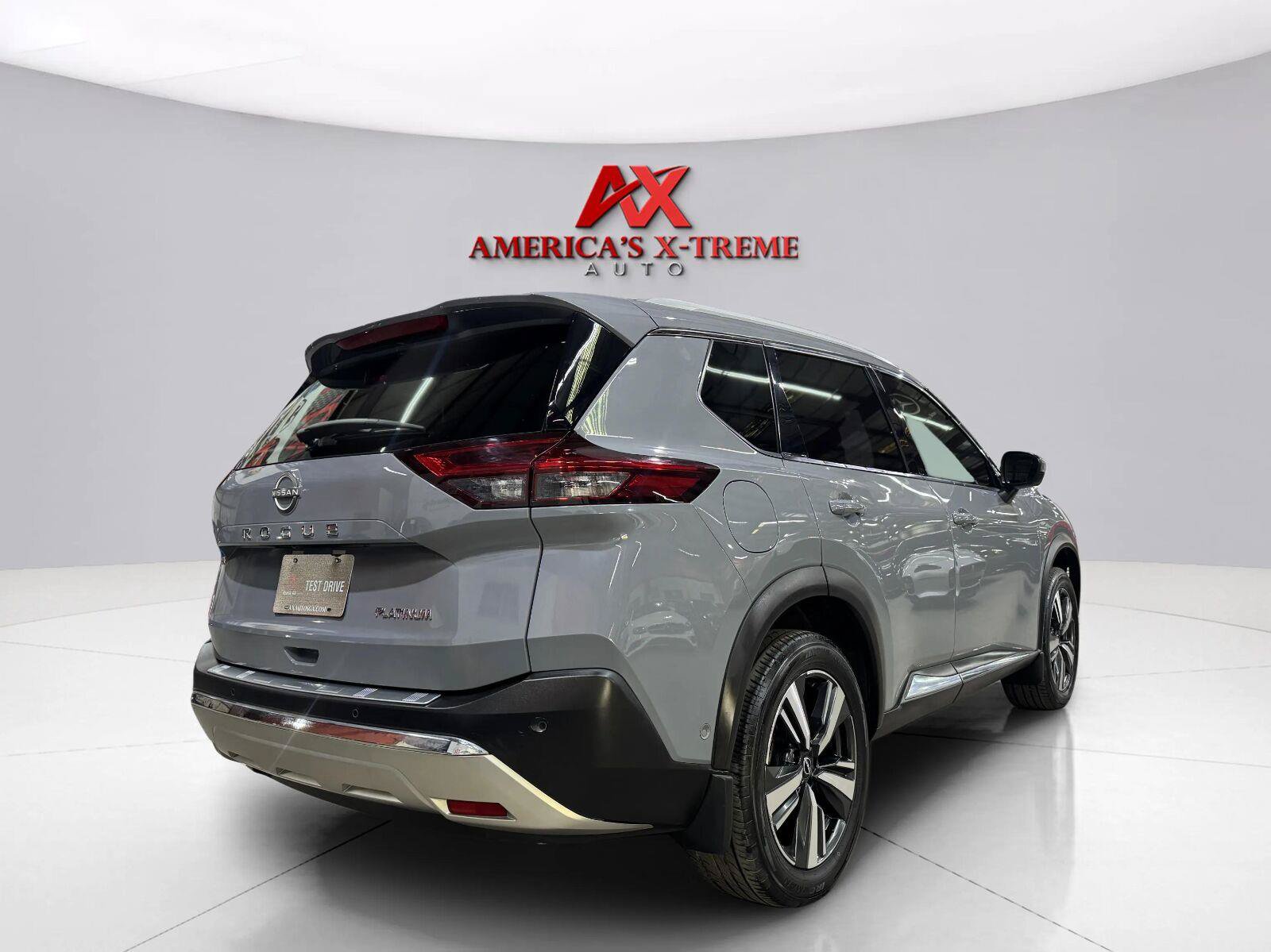 Used 2023 Nissan Rogue Platinum FWD image 7