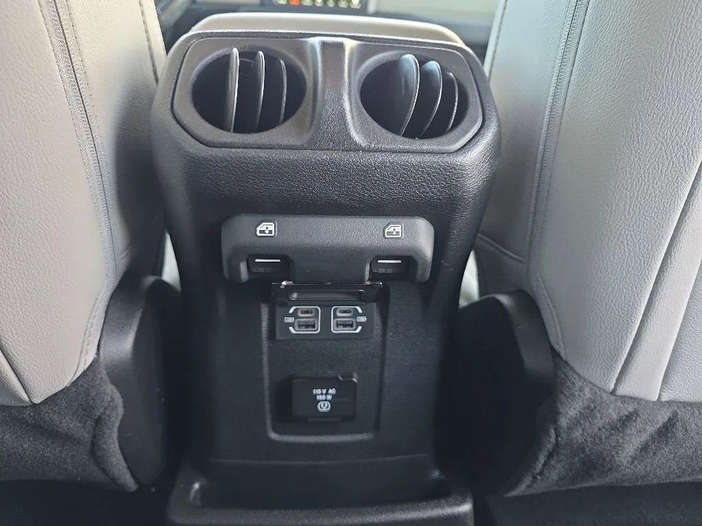 Used 2021 Jeep Wrangler Unlimited Sahara AWD/4WD image 16
