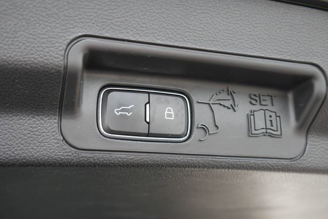 Used 2020 Ford Explorer XLT w/ Equipment Group 202A image 10