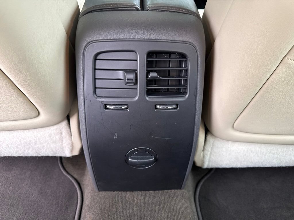 Used 2015 Lincoln MKS AWD image 19