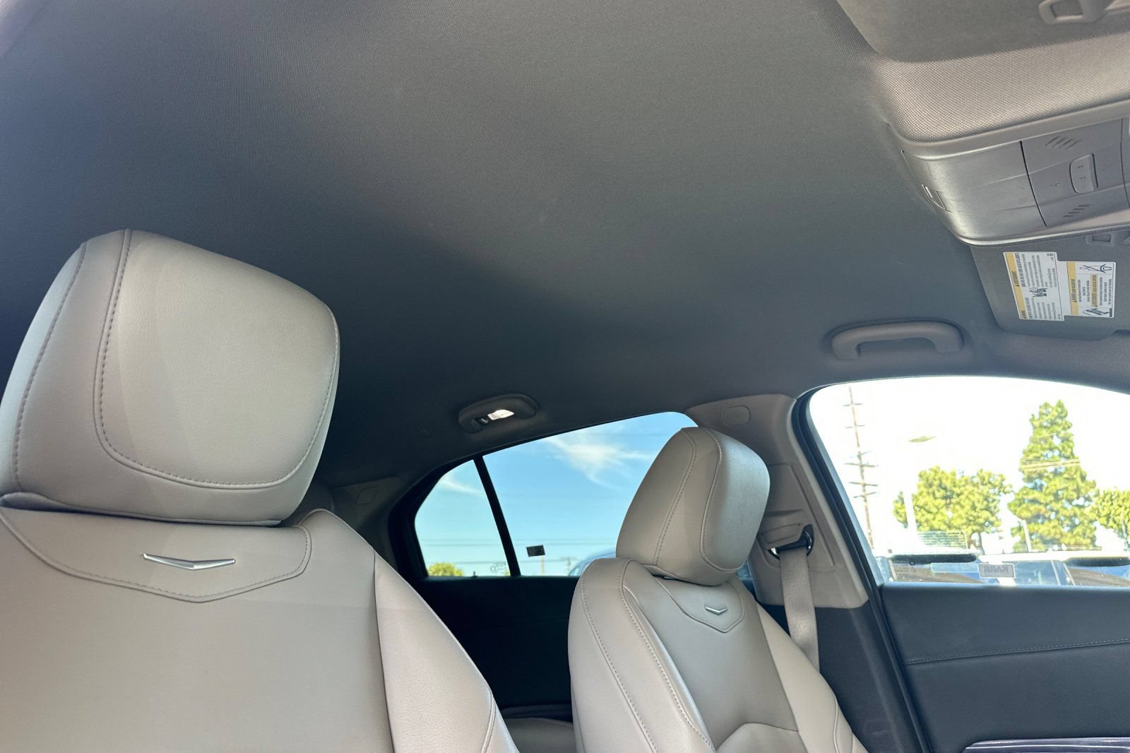 Used 2022 Cadillac XT4 Luxury w/ Cold Weather Package FWD image 21