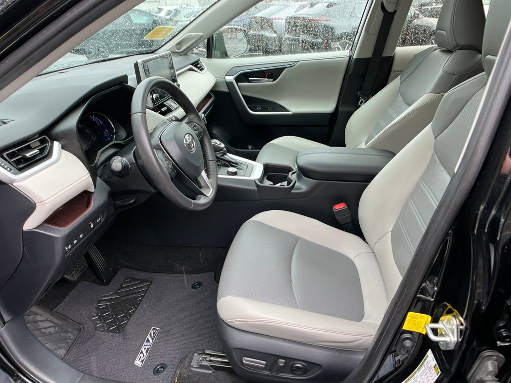 Used 2019 Toyota RAV4 Limited w/ Limited Grade Weather Package AWD/4WD image 9
